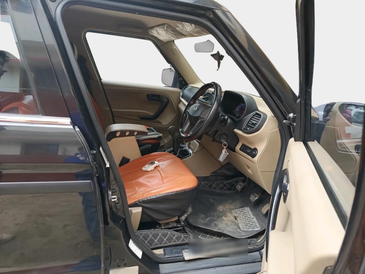 2023 Mahindra BOLERO NEO N 4, Diesel, Manual, 44,931 km, interior