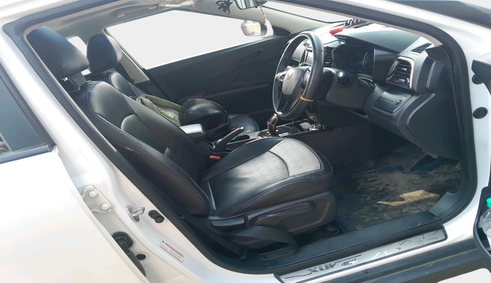 2023 Mahindra XUV400 EL 7.2 KW, Electric, Automatic, 97,815 km, interior