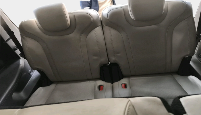 2021 Mahindra XUV700 AX 7 P AT 7 STR, Petrol, Automatic, 35,156 km, interior