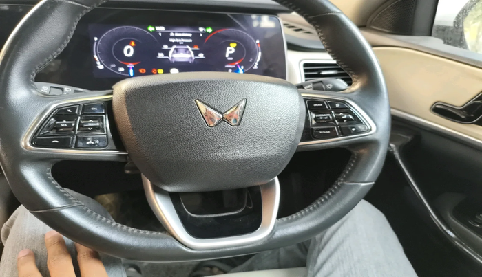 2021 Mahindra XUV700 AX 7 P AT 7 STR, Petrol, Automatic, 35,156 km, interior