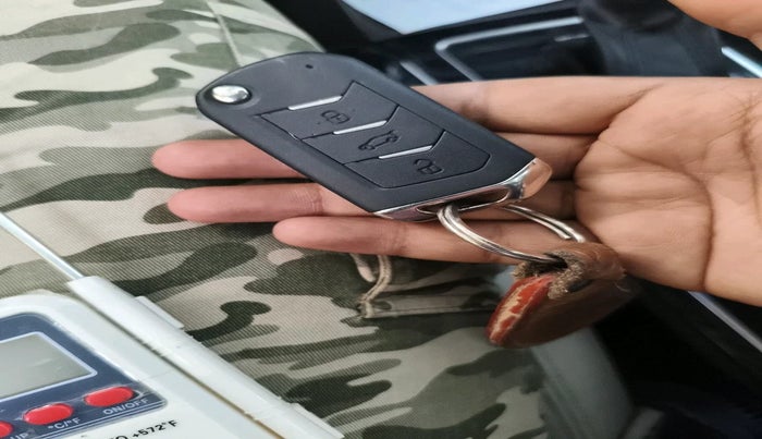 2021 Mahindra XUV700 AX 7 P AT 7 STR, Petrol, Automatic, 35,156 km, interior