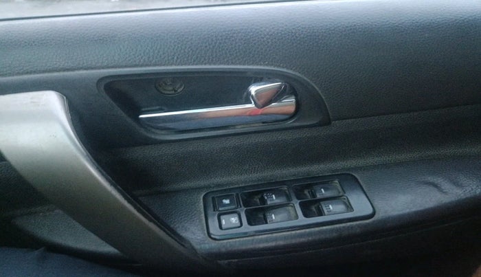 2015 Tata Safari Storme 2.2 EX 4X2, Diesel, Manual, 1,69,769 km, interior