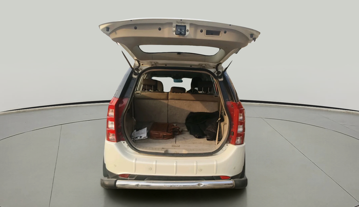 2017 Mahindra XUV500 W6, Diesel, Manual, 37,063 km, exterior