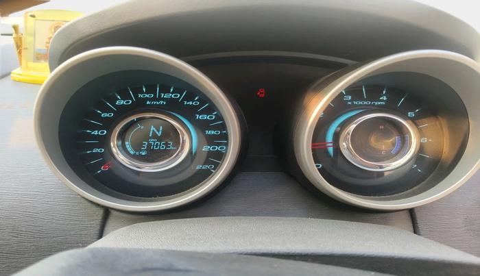 2017 Mahindra XUV500 W6, Diesel, Manual, 37,063 km, interior