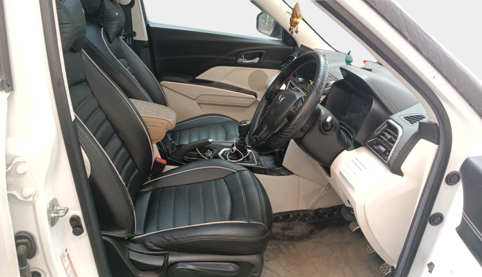 2024 Mahindra XUV 3XO AX7 1.2 TGDi, Petrol, Manual, 24,189 km, interior