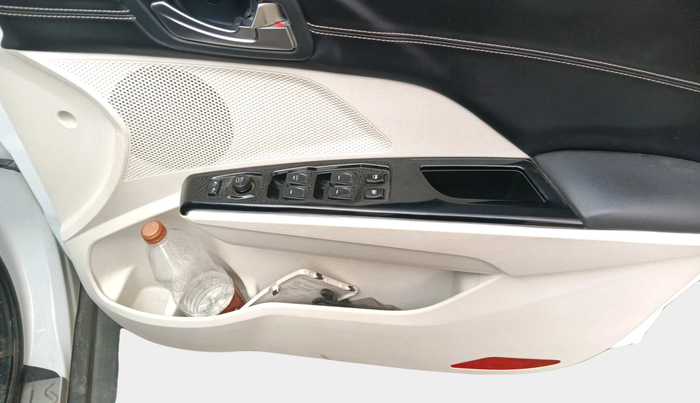 2024 Mahindra XUV 3XO AX7 1.2 TGDi, Petrol, Manual, 24,189 km, interior