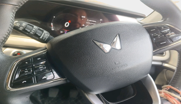 2024 Mahindra XUV700 AX 7 D MT 7 STR, Diesel, Manual, 26,996 km, interior