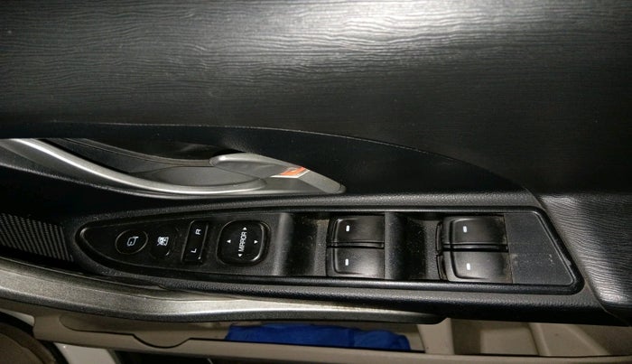 2016 Mahindra XUV500 W10, Diesel, Manual, 28,483 km, interior