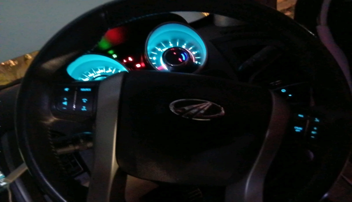 2016 Mahindra XUV500 W10, Diesel, Manual, 28,483 km, interior