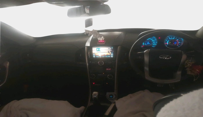 2018 Mahindra XUV500 W11, Diesel, Manual, 42,862 km, interior