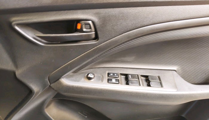 2023 Maruti BREZZA LXI, Petrol, Manual, 32,506 km, interior