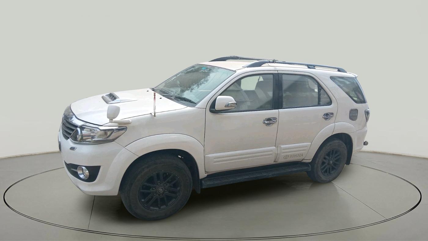 2015 Toyota Fortuner 3.0 4X2 MT, Diesel, Manual, 32,958 km, exterior