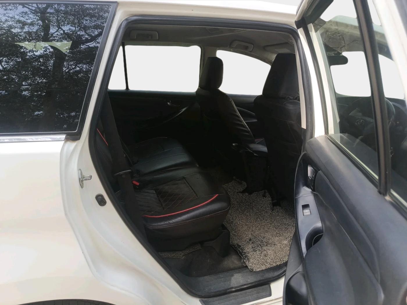 2016 Toyota Innova Crysta 2.4 G 8 STR, Diesel, Manual, 1,07,975 km, interior
