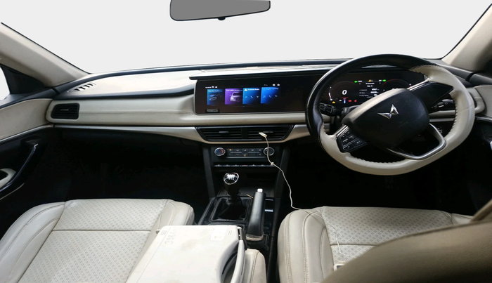 2023 Mahindra XUV700 AX 5 D MT 5 STR, Diesel, Manual, 72,164 km, interior