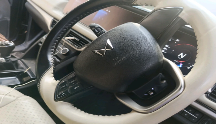 2023 Mahindra XUV700 AX 5 D MT 5 STR, Diesel, Manual, 72,164 km, interior
