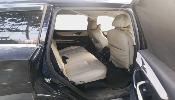 2023 Mahindra XUV700 AX 5 D MT 5 STR, Diesel, Manual, 72,164 km, interior