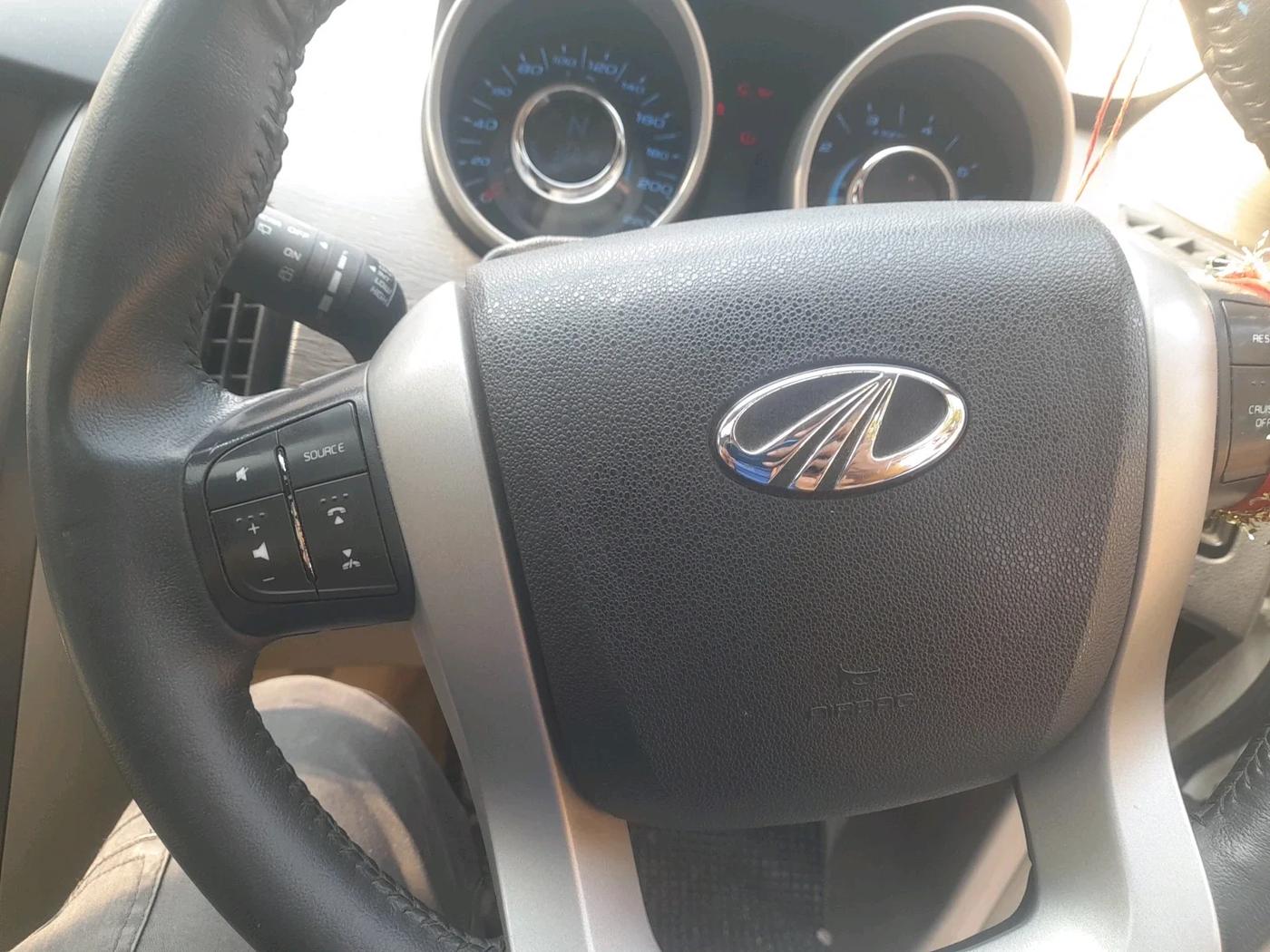 2016 Mahindra XUV500 W10, Diesel, Manual, 36,200 km, interior