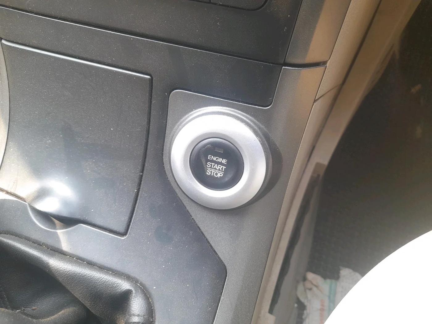 2016 Mahindra XUV500 W10, Diesel, Manual, 36,200 km, interior