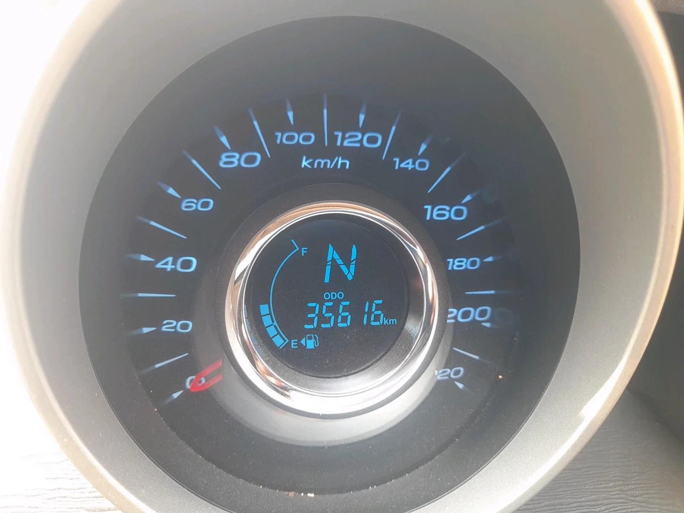 2016 Mahindra XUV500 W10, Diesel, Manual, 36,200 km, interior