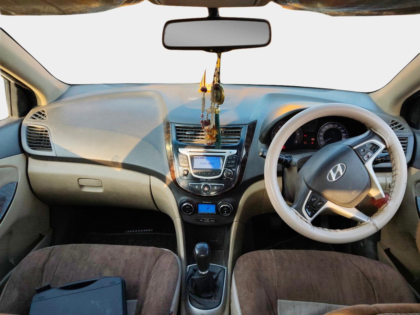 2013 Hyundai Verna FLUIDIC 1.6 CRDI SX, Diesel, Manual, 1,17,426 km, interior