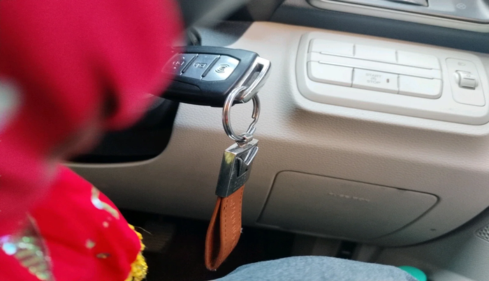 2020 Mahindra XUV300 W6 1.2 PETROL, Petrol, Manual, 78,031 km, interior