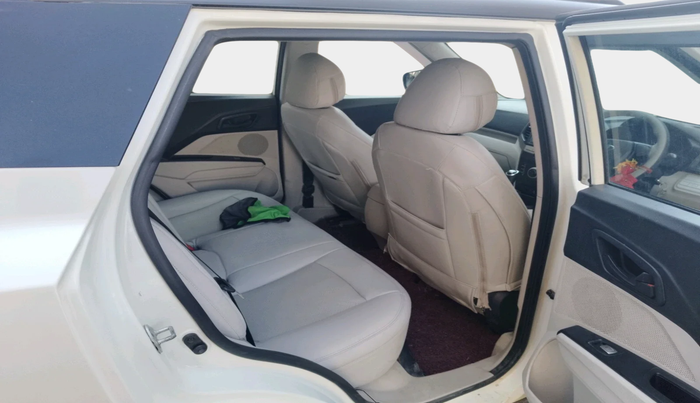 2020 Mahindra XUV300 W6 1.2 PETROL, Petrol, Manual, 78,031 km, interior