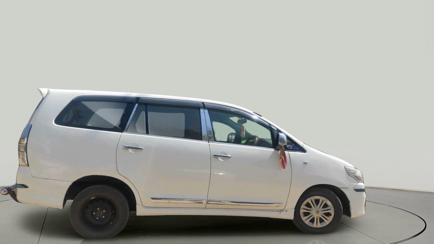 2014 Toyota Innova 2.5 GX 8 STR, Diesel, Manual, 1,84,510 km, exterior