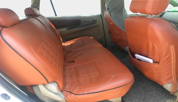 2014 Toyota Innova 2.5 GX 8 STR, Diesel, Manual, 1,84,510 km, interior