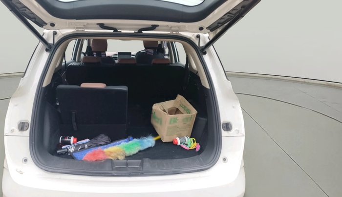 2024 MG HECTOR PLUS SHARP PRO 1.5 TURBO MT 7 STR, Petrol, Manual, 4,402 km, exterior