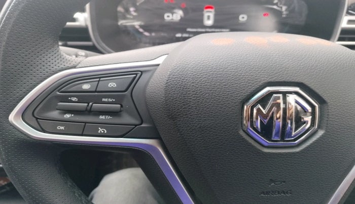 2024 MG HECTOR PLUS SHARP PRO 1.5 TURBO MT 7 STR, Petrol, Manual, 4,402 km, interior
