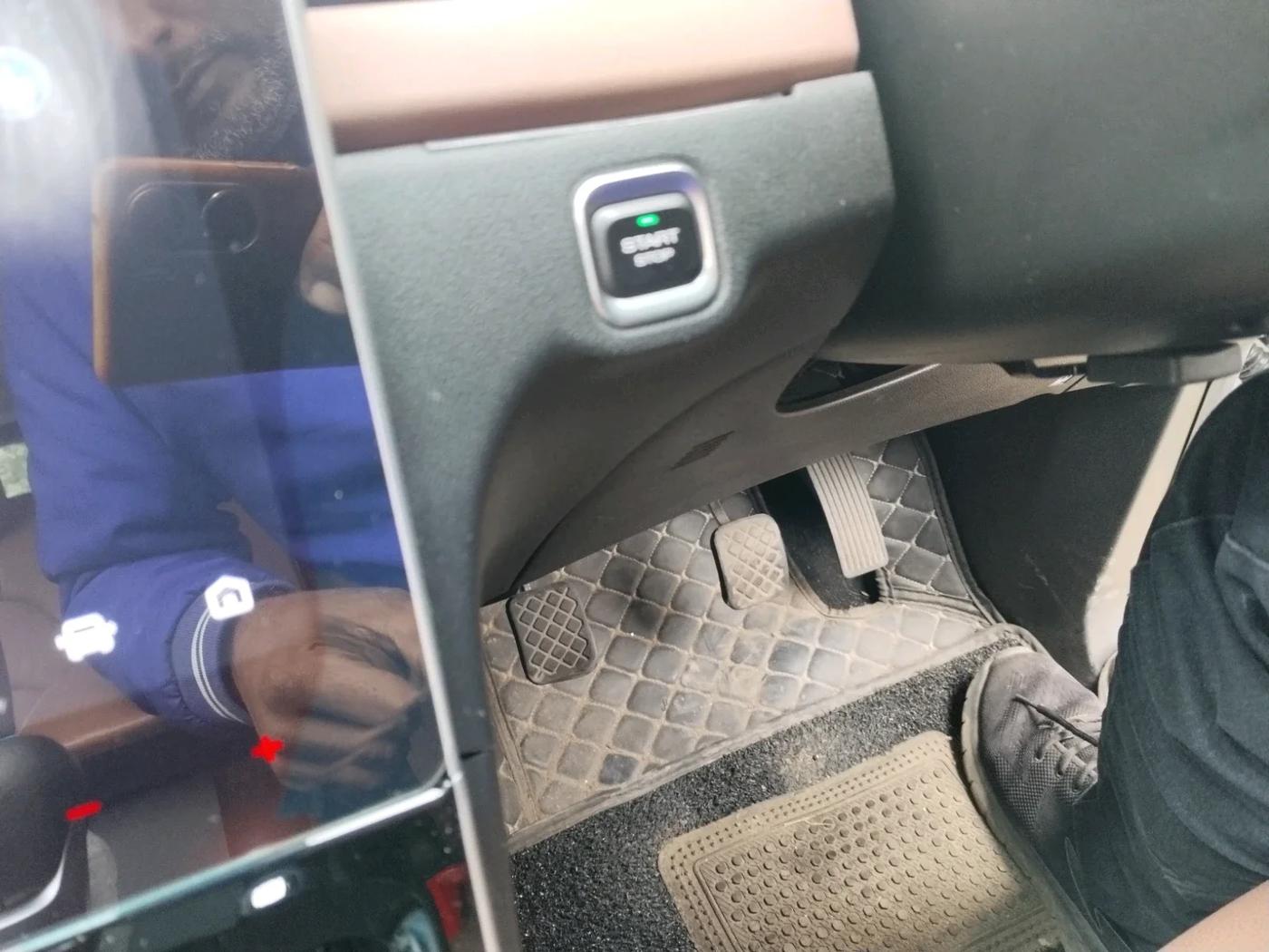 2024 MG HECTOR PLUS SHARP PRO 1.5 TURBO MT 7 STR, Petrol, Manual, 4,402 km, interior
