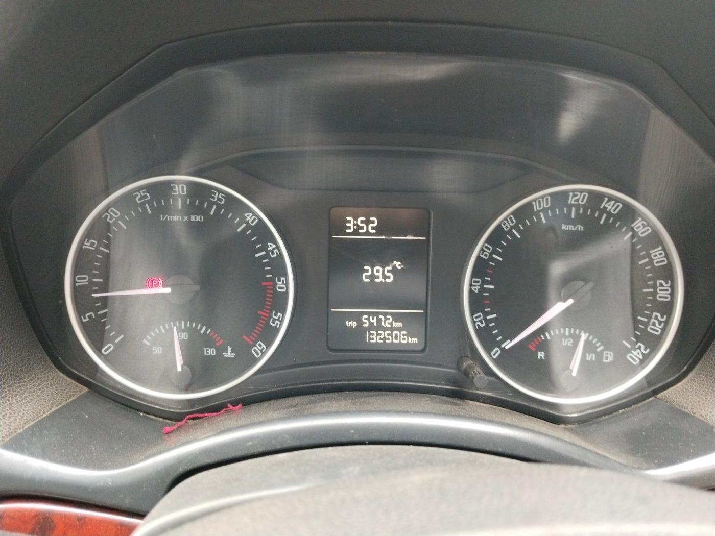 2011 Skoda Laura AMBIENTE 2.0 TDI CR MT, Diesel, Manual, 1,35,836 km, interior