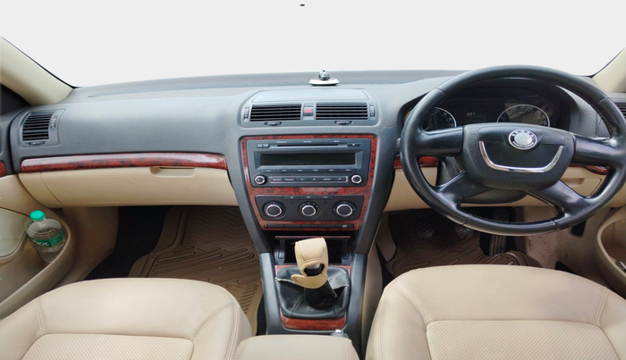 2011 Skoda Laura AMBIENTE 2.0 TDI CR MT, Diesel, Manual, 1,32,506 km, interior