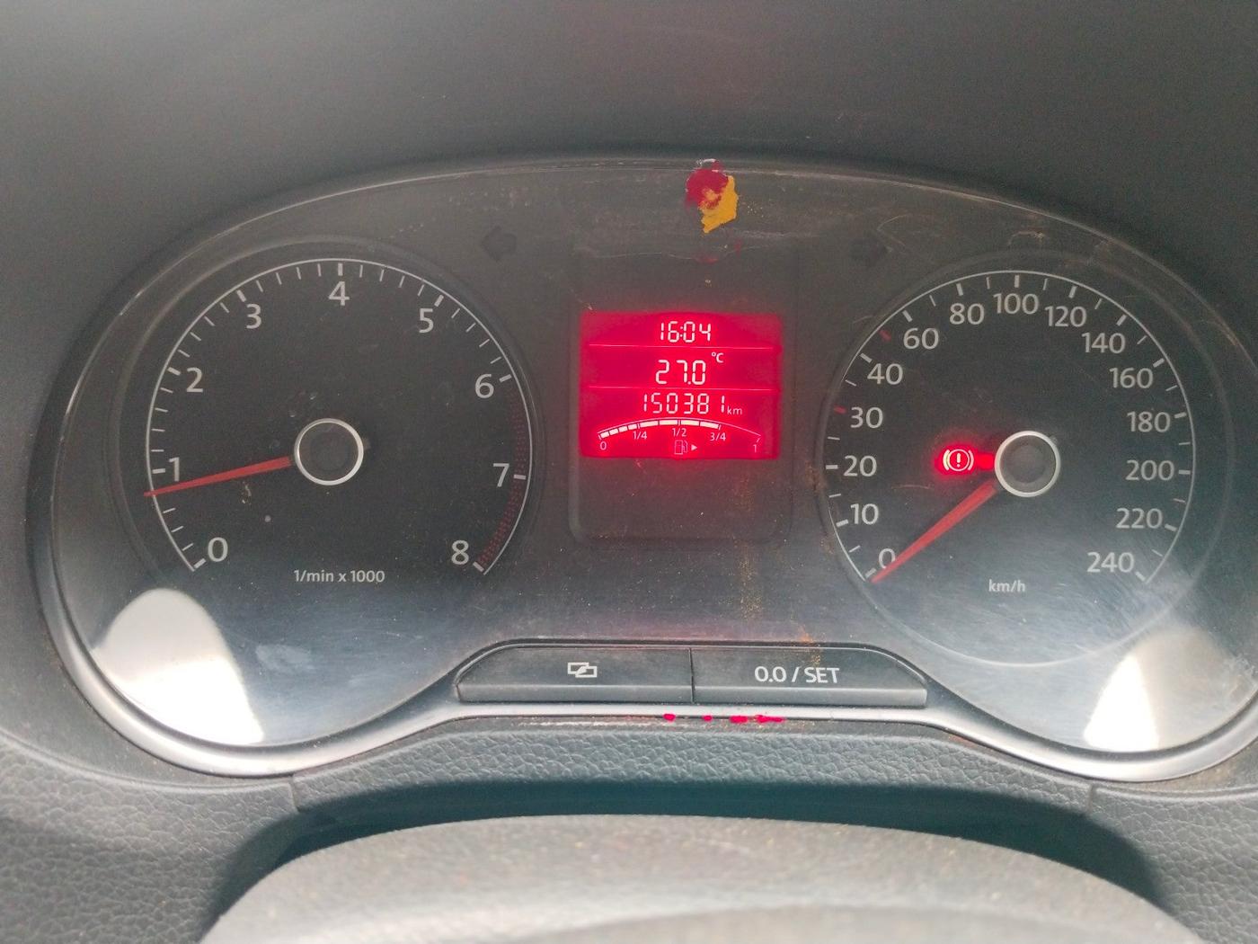 2010 Volkswagen Polo HIGHLINE1.2L, Petrol, Manual, 1,50,381 km, interior
