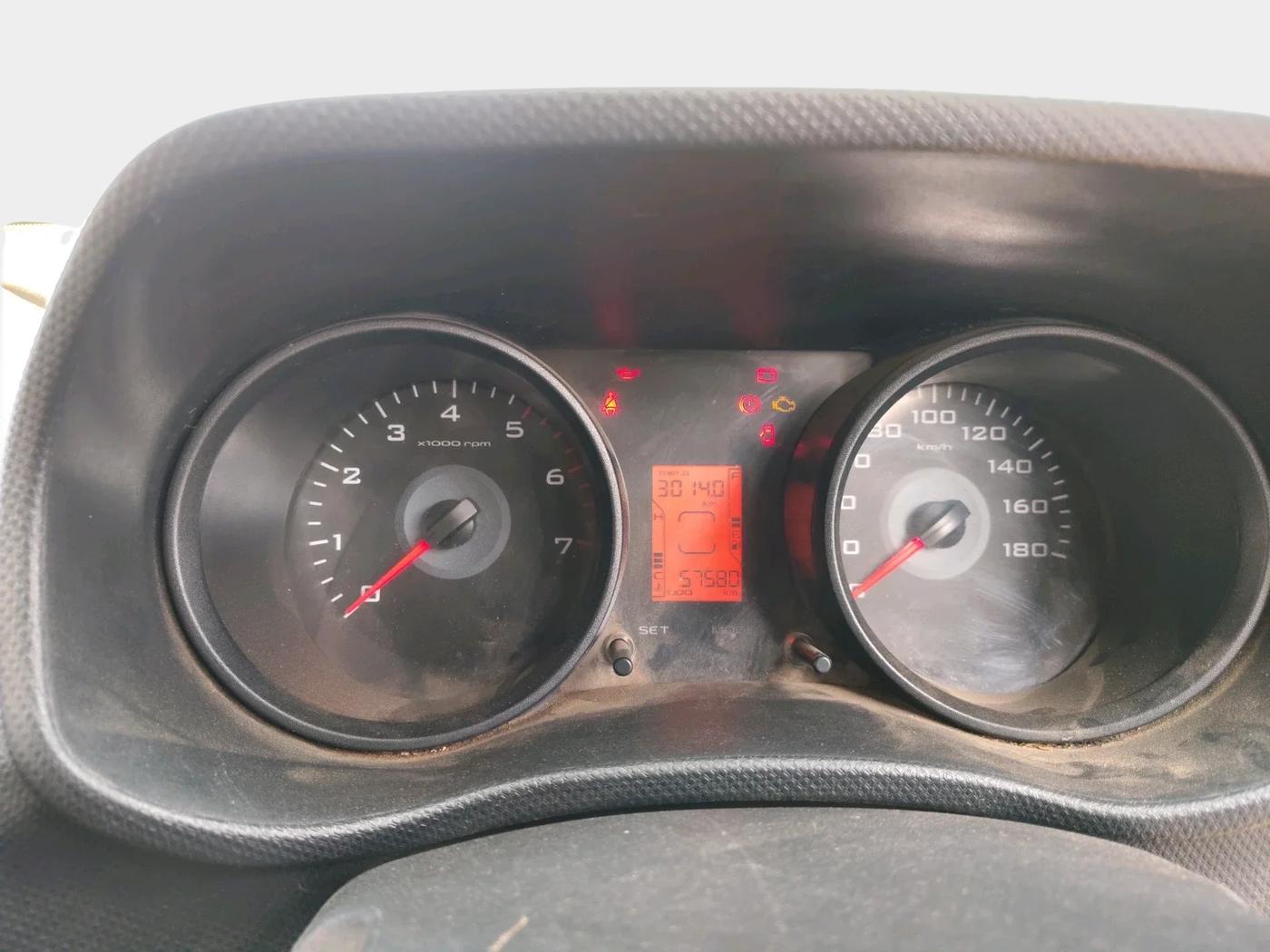 2017 Mahindra TUV300 T6 PLUS, Diesel, Manual, 57,580 km, interior