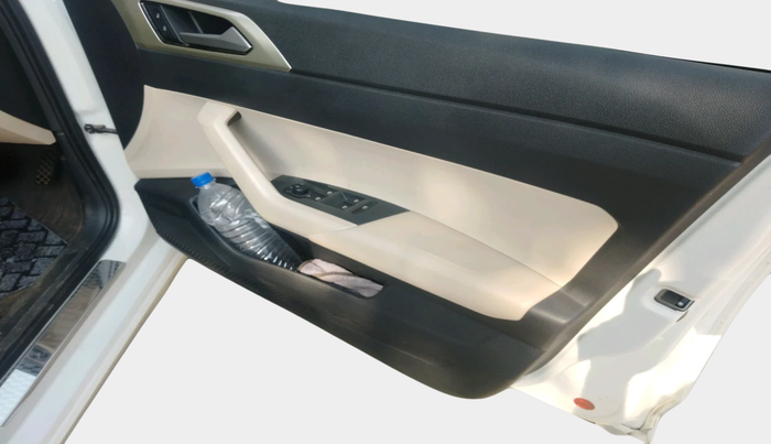 2024 Volkswagen VIRTUS HIGHLINE TSI 1.0 AT, Petrol, Automatic, 41,915 km, interior