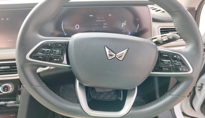 2023 Mahindra XUV700 AX 7 LUXURY D AT 7 STR, Diesel, Automatic, 58,750 km, interior