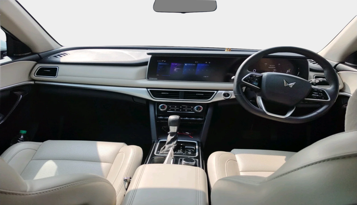 2023 Mahindra XUV700 AX 7 LUXURY D AT 7 STR, Diesel, Automatic, 58,750 km, interior