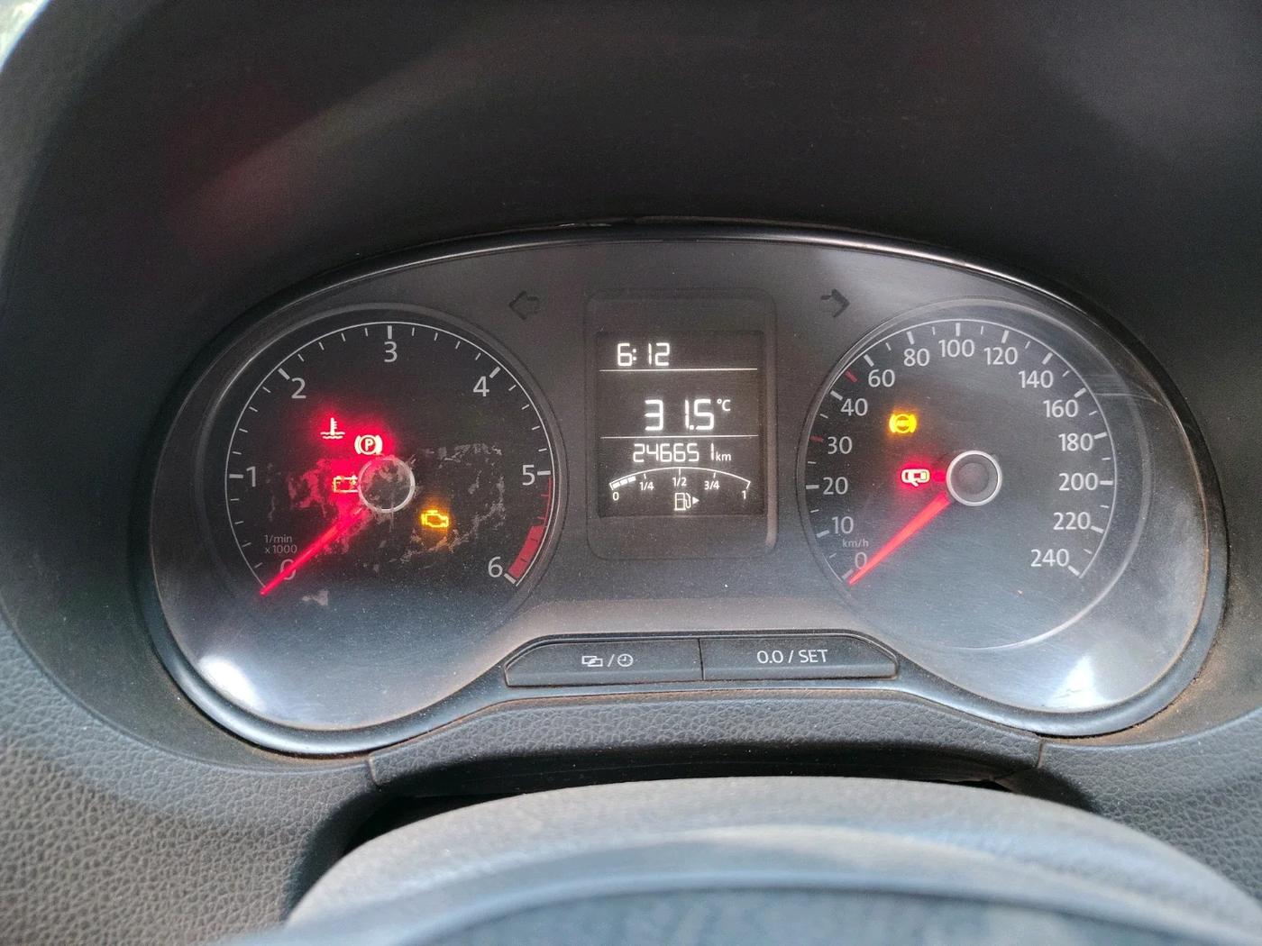 2017 Volkswagen Ameo TRENDLINE 1.5L, Diesel, Manual, 2,46,651 km, interior
