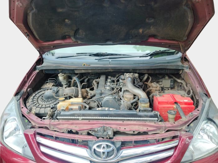 2011 Toyota Innova V 2.5 7 STR, Diesel, Manual, 1,74,524 km, exterior