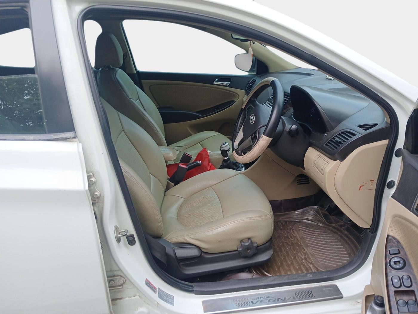 2012 Hyundai Verna FLUIDIC 1.6 CRDI SX OPT, Diesel, Manual, 1,48,604 km, interior