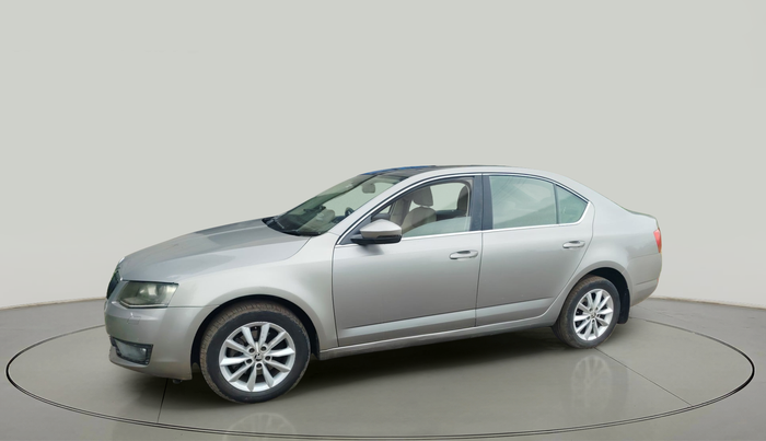 2013 Skoda Octavia ELEGANCE 2.0 TDI AT, Diesel, Automatic, 1,58,329 km, exterior