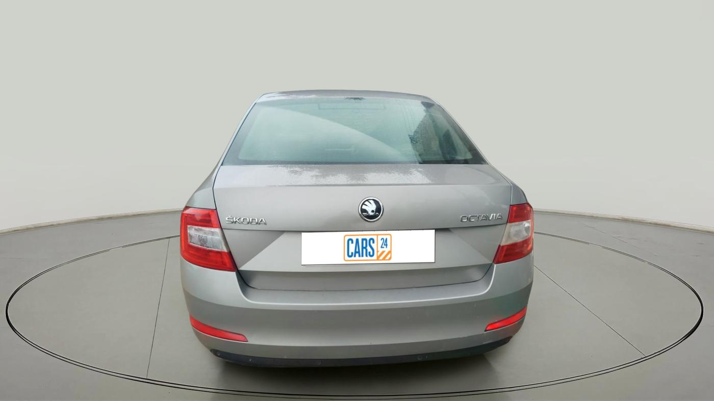 2013 Skoda Octavia ELEGANCE 2.0 TDI AT, Diesel, Automatic, 1,58,329 km, exterior