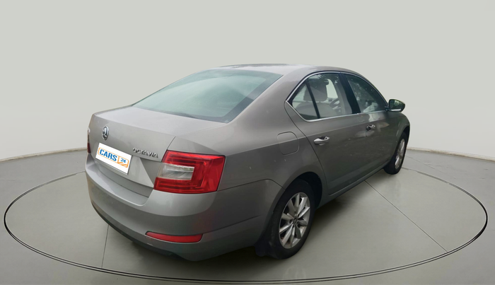 2013 Skoda Octavia ELEGANCE 2.0 TDI AT, Diesel, Automatic, 1,58,329 km, exterior