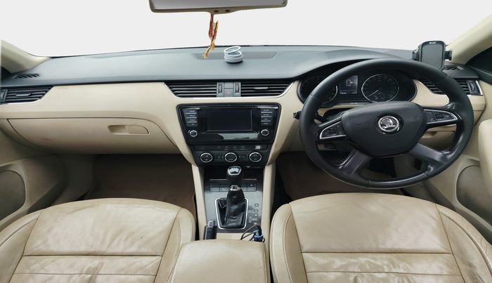 2013 Skoda Octavia ELEGANCE 2.0 TDI AT, Diesel, Automatic, 1,58,329 km, interior