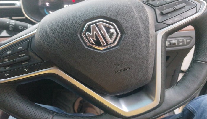 2025 MG HECTOR PLUS SHARP PRO 1.5 PETROL TURBO CVT 7 STR, Petrol, Automatic, 18,370 km, interior