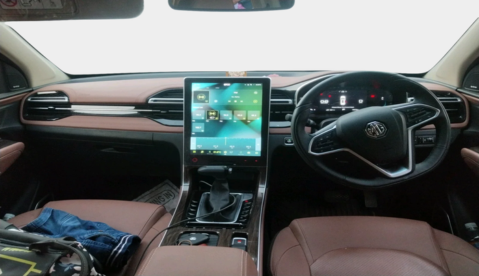 2025 MG HECTOR PLUS SHARP PRO 1.5 PETROL TURBO CVT 7 STR, Petrol, Automatic, 18,370 km, interior