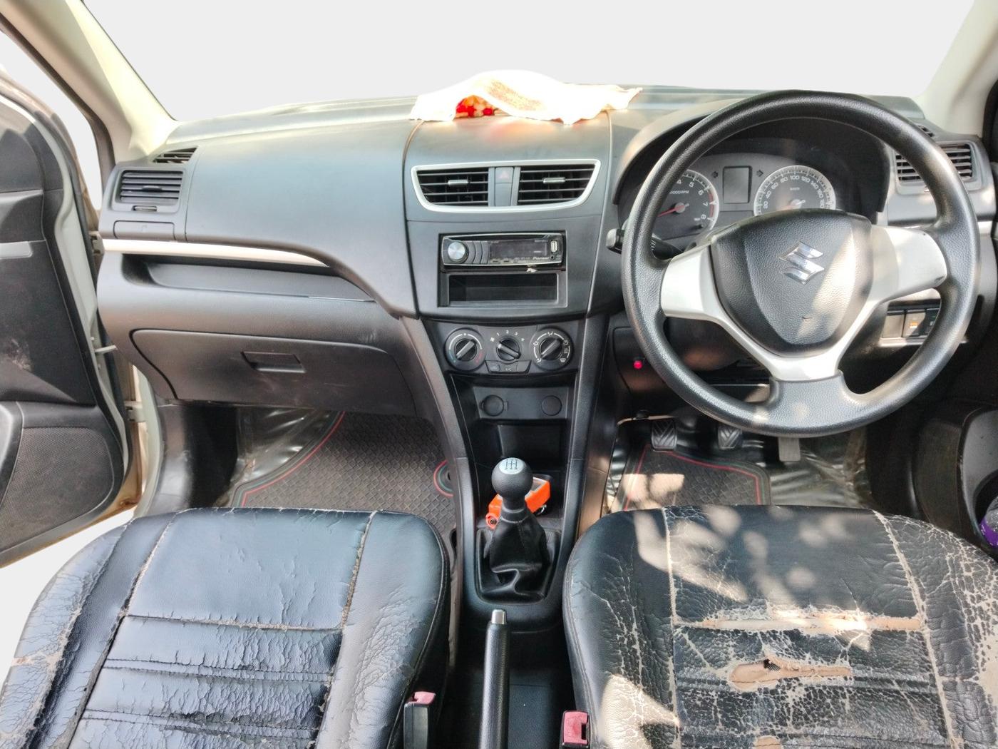 2011 Maruti Swift VXI, Petrol, Manual, 1,35,304 km, interior