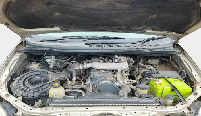 2013 Toyota Innova 2.5 GX 8 STR, Diesel, Manual, 2,67,925 km, exterior