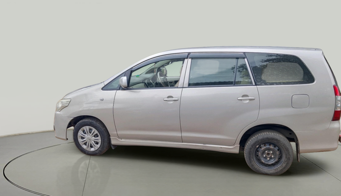 2013 Toyota Innova 2.5 GX 8 STR, Diesel, Manual, 2,67,925 km, exterior